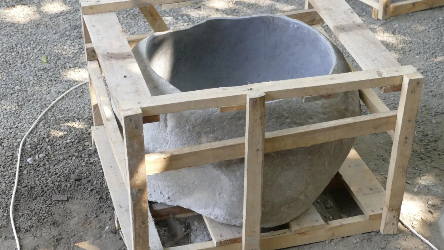  Product image 2 of the product “Basin from Riverstone, Natural surface, polished inside. Length 73 cm, Width 65 cm, Height 45 cm, Depth 32 cm. ”